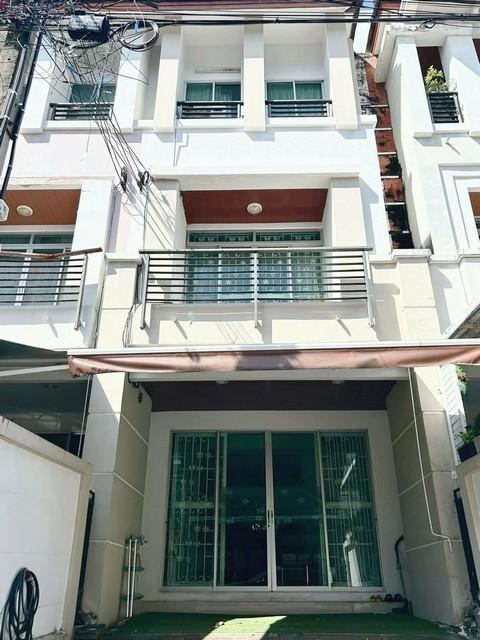 ให้เช่าทาวน์โฮม3ชั้นบ้านกลางเมืองเดอะปารีสพระราม9-กรุงเทพกรีฑา7ใกล้ทางด่วนศูนย์การค้าสนามบินสุวรรณภูมิ