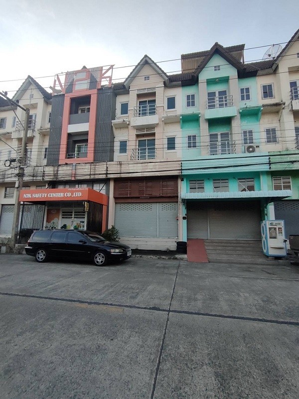 ขายอาคารพาณิชย์ 3 ชั้น มีชั้นลอย หมู่บ้านสถาพร  รังสิต - นครนายก ธัญบุรี ปทุม