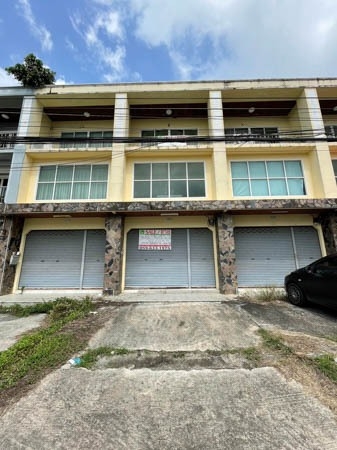 Building for sale - 2 and a half storey commercial building - good location next to the main road, Lipa Noi Zone, Koh Samui.