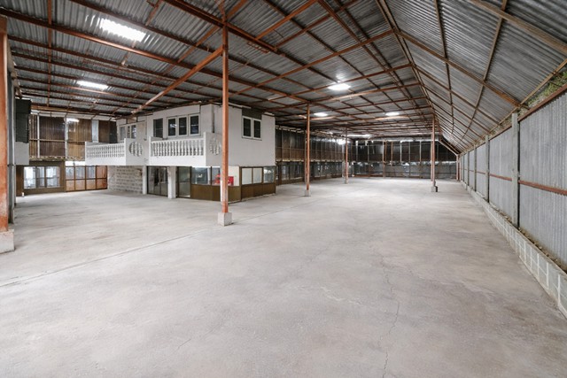 ถูกที่สุดในโลก ตรมละ 35 บาท ให้เช่าโกดัง 900ตร.ม. 4นอน 3น้ำ รถสิบล้อได้  แยกหนองแขม เลียบคลองภาษีเจริญฝั่งใต้ 