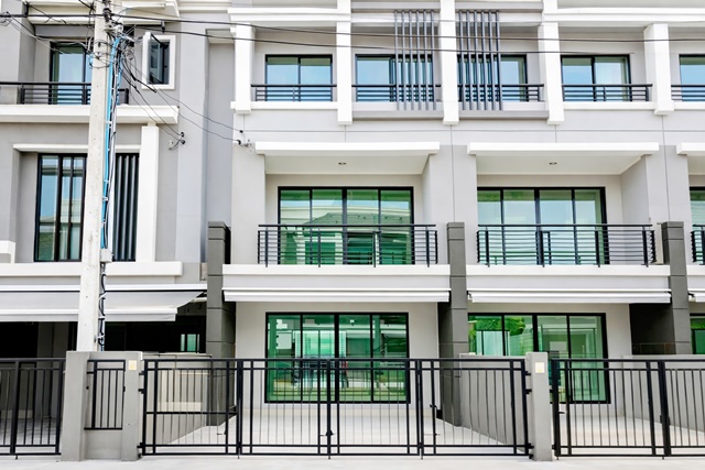 ห้างบิ๊กซี สุขสวัสดิ์ 400 ม. ใกล้แยกพระประแดง 400 ม. 22 ตร.ว. 260 ตร.ม.ถ.สุขสวัสดิ์31-37 ทาวน์โฮม 3ชั้น 3นอน 3น้ำ ตลาดพระประแดงอาเขต  