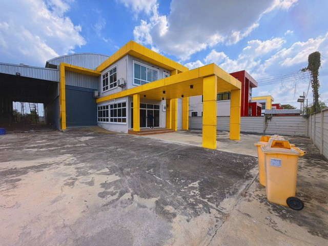 ขายโรงงานพร้อมออฟฟิศ 2 ชั้น พื้นที่ 2 ไร่ นราภิรมย์ บางเลน นครปฐม สภาพดีพร้อมใช้งาน รถใหญ่ รถคอนเทนเนอร์เข้าออก สะดวก