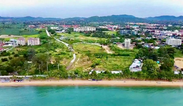 ขายที่ดินติดทะเล ชายหาดบางเสร่ ชลบุรี แปลงสวย ทำเลทอง FP-L01978 
