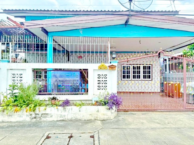 ทำเลไสวประชาราษฎร์ 5-11 บ้านครึ่งปูนครึ่งไม้ เดินทางสะดวก บ้านเดี่ยว 2 ชั้น ใกล้ตลาด AC ลำลูกกาคลอง 4 500 ม.เนื้อที่ 50 ตร.ว.3 นอน 1 น้ำ