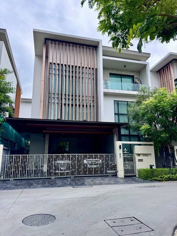 2376 ขาย บ้าน  Park Avenue Private กรุงเทพกรีฑา 35000000 บาท ชั้นทั้งหมด 3 ชั้น กรุงเทพ บางกะปิ    ใกล้กับ The Park Community Mall