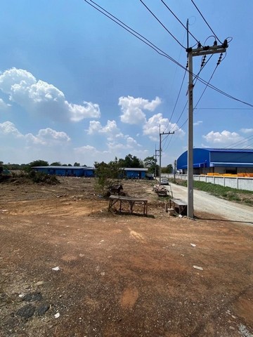 ขายที่ดินบ่อทองชลบุรี ขายที่ดิน 8-2-50.4 ไร่  สีที่ดินสีเหลือง เหมาะสำหรับสร้างโรงงาน โกดัง หอพัก อพาร์ทเม้นท์