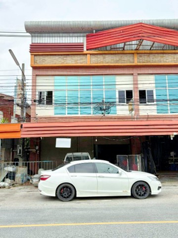 ให้เช่าห้องแถว 3 ชั้น 1 นอน 1 น้ำ พื้นที่ใช้สอย 220 ตร.ม.วิวคลอง บรรยากาศโปร่ง ใกล้รร.เซนต์แมรี่มหาสารคาม 350 ม.ใจกลางเมืองมหาสารคาม