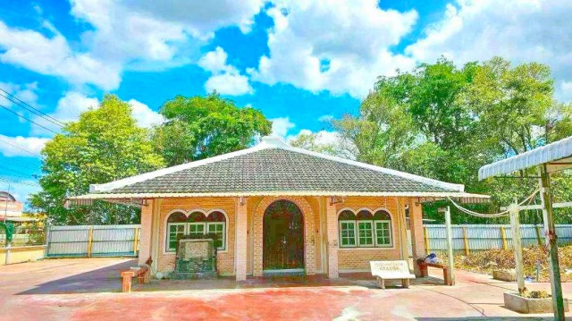 ทางขึ้น M81 ตัวเมืองนครปฐม 600 ม.มาบแค บ้านเดี่ยว 3 นอน 2 น้ำ ใกล้รร.วัดพะเนียงแตก 1 กม. ที่ดินขนาด 300 ตร.วา.ทำเลริมถนน พร้อมรั้วรอบ