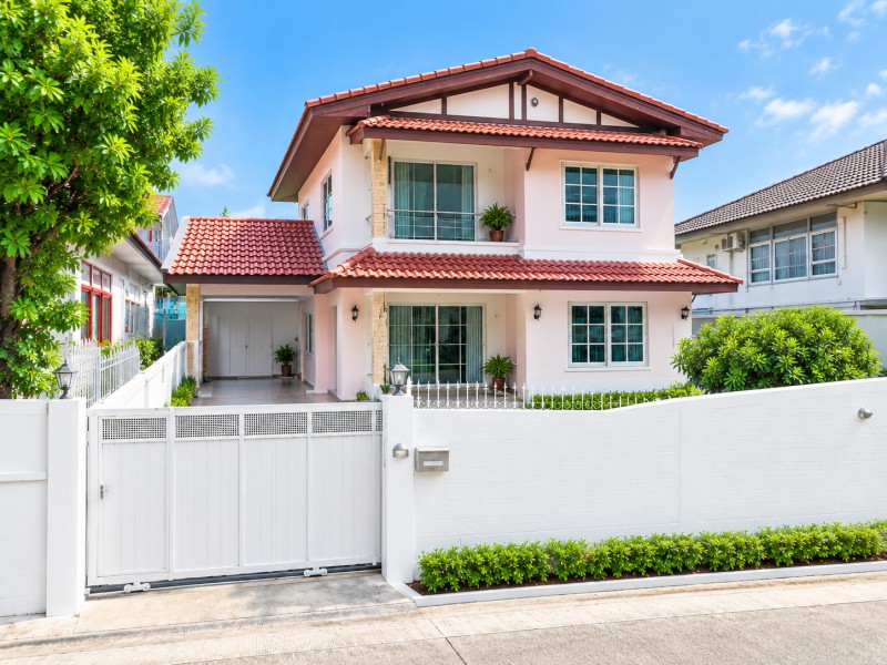 รัชดา15-21 แอร์ 5 เครื่อง จอดรถ 3 คัน ม.หอการค้าไทย 1.5 กม. 3-4นอน  MRT สุทธิสาร 1.1 กม. วิภาวดี2-8 บ้านเดี่ยว 2 ชั้น