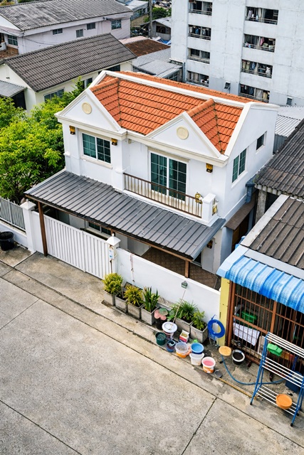 บ้านเดี่ยว 4 นอน 2 น้ำ  MRT บางกะปิ 800 ม. บิ๊กซี ลาดพร้าว 900 ม.MRTเดอะมอลล์ บางกะปิ 400 ม. 50 ตร.ว. 200 ตร.ม. 