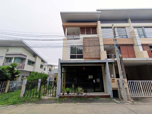 ขายทาวน์เฮ้าส์  หมู่บ้านภัทร โมทาวน์ ซอยแจ้งวัฒนะ-ปากเกร็ด 19 นนทบุรี
