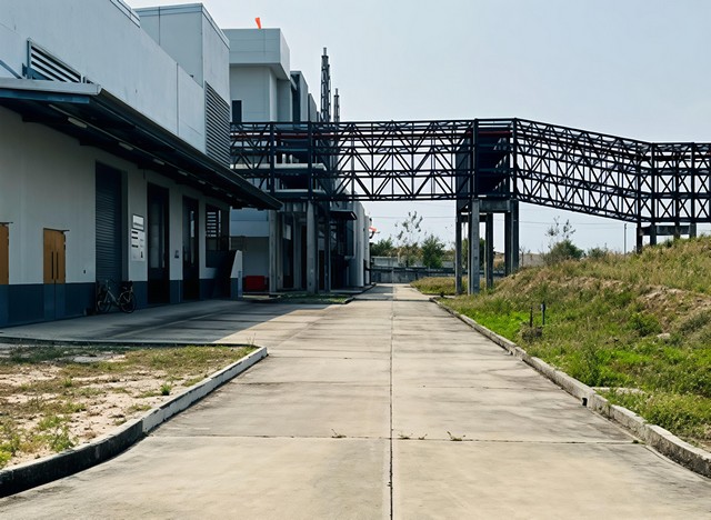 ให้เช่าโรงงานห้วยโป่งระยอง ให้เช่าโรงงาน 1,000 และ 2,600 ตารางเมตร พื้นที่สีม่วง ห่างกับนิคมอุตสาหกรรมเอเชียระยอง 1.2 กม.