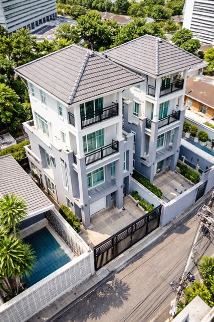 ทาวน์โฮม 3.5 ชั้น พร้อมชั้นลอย 3 นอน 3 น้ำ 27 ตร.ว.ใกล้ BTS เอกมัย 2 กม.เอกมัย10-12 340 ตร.ม.ทำเลปรีดี พนมยงค์ ดองกี้ มอลล์ ทองหล่อ 