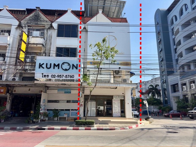 ขายอาคารพาณิชย์ หลังมุม พื้นที่ 25 ตารางวา ถนนอินทราภรณ์ แขวงพลับพลา เขตวังทองหลาง กทม.