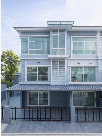แยกเมืองทอง2 900 พัฒนาการ  พระราม9 ทาวน์โฮม 3 ชั้น 2-3นอน 3 น้ำ ใกล้ม.นานาชาติสแตมฟอร์ด 300 ม. 36ตร.ว.200ตร.ม.