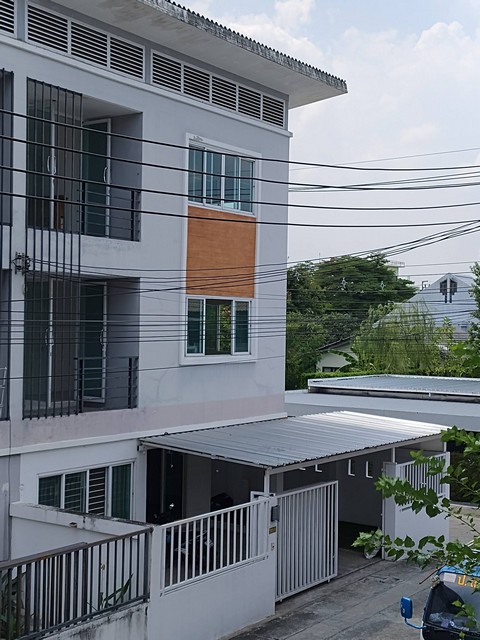 ให้เช่าโฮมออฟฟิศ 3 ชั้น​ 4 ห้องนอน บ้าน Best bodin ลาดพร้าว 71 ซอยสังคมสงเคราะห์7 ติดโรงเรียนบดินทรเดชา3 