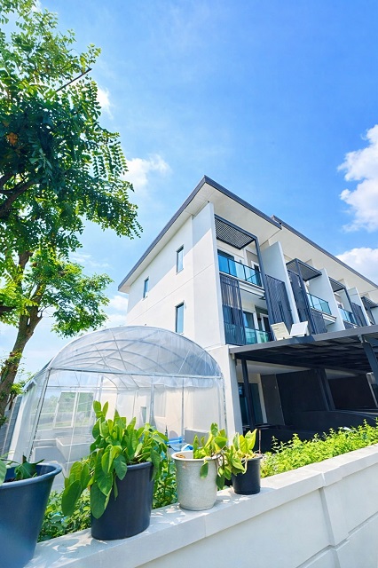 เซ็นทรัล เวสเกต 900 ม. ใกล้ MRT ตลาดบางใหญ่ 900 ม.หลังริม ทาวน์โฮมหรู 3 นอน 3 น้ำ รัตนาธิเบศร์   29 ตร.ว. 350 ตร.ม.