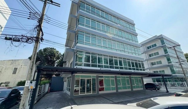 ขายอาคารออฟฟิศ 5 ชั้น 109 ตร.ว. ซอยนวลจันทร์ 27 ใกล้รถไฟฟ้าสายสีชมพู
