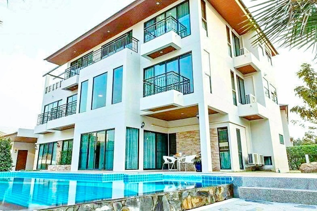  พระราม 9 คฤหาสน์ 3ชั้น 4ปีมีครั้ง สนามกอล์ฟ กรุงเทพกรีฑา 800ม.  Pool Villa เฟอร์ครบ 6นอน 6 น้ำ ม.นานาชาติแสตมฟอร์ด 250ม. 200ตร.วา. 650ตร.ม.