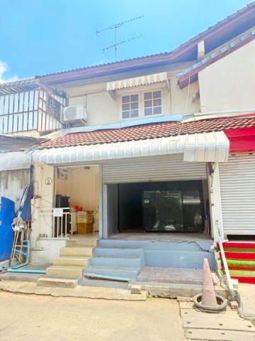 ถ.เอกทักษิณ  ร้านค้าห้องกระจก 1 น้ำ ใกล้ ม.รังสิต 350 ม. พื้นที่ 9.5 ตร.ว. 38 ตร.ม. ฟิวเจอร์พาร์ค รังสิต 4.8 กม.