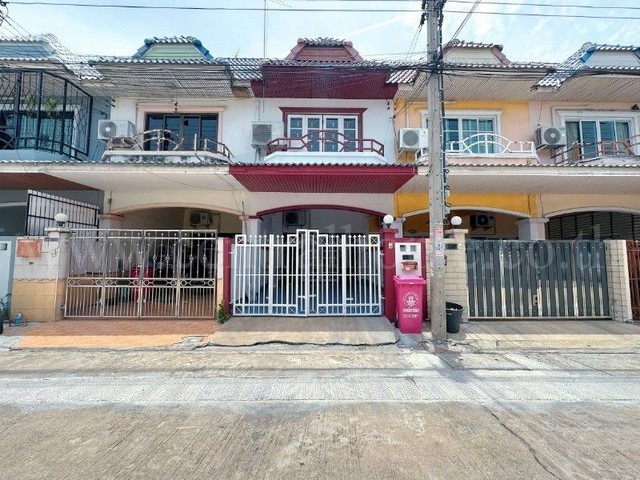 ขายด่วน ทาวน์เฮ้าส์ มนวดีพาร์ค ซอยวัดลาดปลาดุก บางบัวทอง ราคาถูกมาก