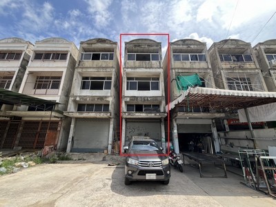 พื้นที่กว่า 300 ตร.ม. เหมาะกับธุรกิจ SME!!! ขายอาคารพาณิชย์ 3.5 ชั้น ถนนบางแวก เหมาะทำโกดัง คลังสินค้า และพื้นที่ดำเนินธุรกิจ