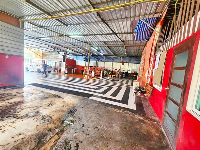 โชว์รูม ร้านค้าที่พักลูกค้า ห้องเคลือบแก้ว 6นอน 6น้ำ เดอะมอลล์บางกะปิ  1กม. ใกล้ศูนย์การค้าบางกะปิ 1 ไร่ 1,600ตร.ม. 