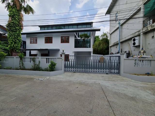 รหัสC7091 ให้เช่าบ้านเดี่ยว 2ชั้น ย่าน ลาดพร้าว โชคชัย4 ใกล้ MRTโชคชัย4 ใกล้นาคนิวาส เหมาะทำโฮมออฟฟิศ