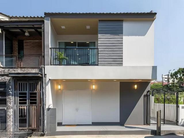 HR 9760 ให้เช่าบ้าน 2 ชั้น หลังมุม 3 ห้องนอน หมู่บ้านอยู่เจริญ ซอยรัชดา 18 บ้านสวยตกแต่งใหม่ เฟอร์นิเจอร์ครบพร้อมอยู่ ใกล้ MRT ห้วยขวาง 
