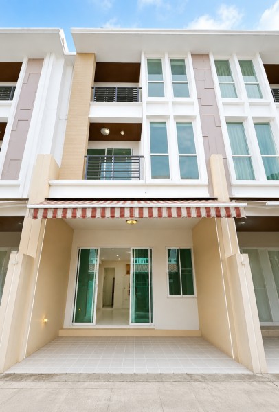 อ่อนนุช-วงแหวน 21 ตร.วา.ลาดกระบัง1-5 ทาวน์โฮม 3 ชั้น 3 นอน 3 น้ำ  อ่อนนุช73ใกล้รพ.จุฬารัตน์ 7 1.2 กมถูกที่สุดใน3โลก