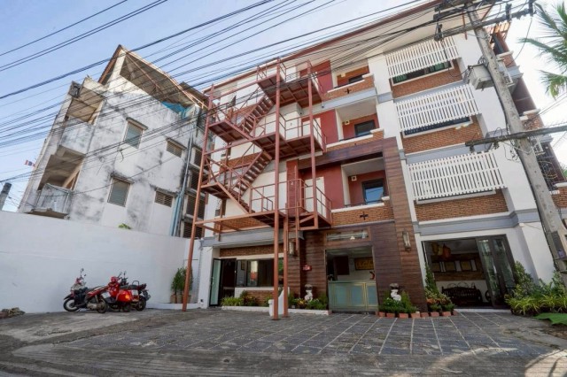 โซนคูเมือง ให้เช่า 120,000 บาท/เดือน โรงแรมในคูเมืองเชียงใหม่ พร้อมใบอนุญาตถูกต้อง ใจกลางเมือง เหมาะสำหรับลงทุนและดำเนินกิจการต่อได้ทันที