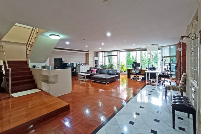  ขาย พรีเมียร์ คอนโดมิเนียม สุขุมวิท 24 Duplex Penthouse วทั้งชั้น 410 ตร.ม. 4 ห้องนอน 6 ห้องน้ำ ที่จอดรถ Fix 4 คัน