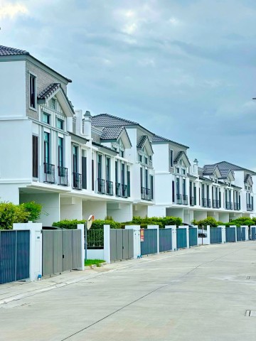 ทำเลศรีนครินทร์ บางนา 2 นอน 3 น้ำ ขนาด 21 ตร.ว.พื้นที่ใช้สอย 168 ตร.ม.ทาวน์โฮมหรู 2 ชั้น พร้อมเฟอร์ฯครบ รร.นานาชาติคอนคอร์เดียน 1.7 กม.