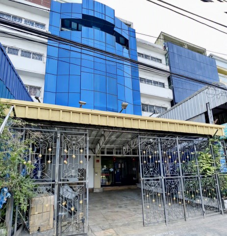 พร้อมลิฟต์ และพื้นที่ เห ท้ายบ้านใหม่ ใกล้BTSแพรกษา 800ม.  อาคารพาณิชย์ 6 ชั้น 2คูหา 3นอน 6น้ำ  64ตร.ว. 1,100 ตร.ม.
