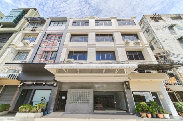กรุงเทพ-นนทบุรี26-34 MRTบางซ่อน 140ม.  อาคารพาณิชย์ 6 ชั้น 2 คูหา พร้อมชั้นลอยและดาดฟ้า ออฟฟิศ 45 ตร.วา.1000ตร.ม.6 น้ำ ยูดีไลท์แอทบางซ่อน