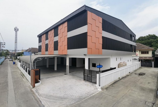 ให้เช่าสำนักงานออฟฟิศ 3 ชั้น พร้อมโกดังชั้นล่าง ซอยแบริ่ง ย่าน บางนา สำโรง รถเทรลเลอร์เข้า-ออกได้ ใกล้รถฟ้าBTSแบริ่ง 