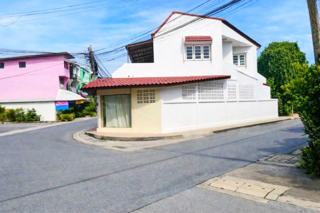 260914npasuow ให้เช่า อาคารพาณิชย์ MRTรามอินทรา กม.6 280ม. GMW รามอินทรา ให้เช่าอาคาร 2ชั้น 2คูหา 3นอน 3แอร์ 2 น้ำ 45 ตร.ว. 256 ตร.ม.