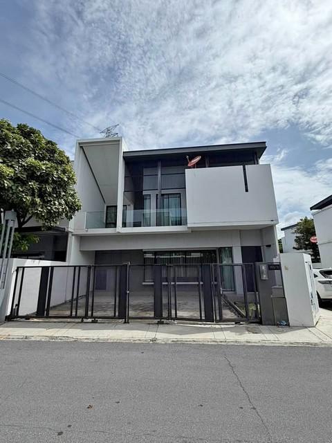 ขายบ้านเดี่ยว 2 ชั้น 225 ตร.ม. โครงการ วีเว่ บางนา กม.7 หลังมุม ใกล้เมกะบางนา