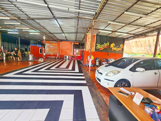  ห้องเคลือบแก้ว 6นอน 6น้ำ โชว์รูม ร้านค้าที่พักลูกค้า 1 ไร่ 1,600ตร.ม.  เดอะมอลล์บางกะปิ  1กม. ใกล้ศูนย์การค้าบางกะปิ 