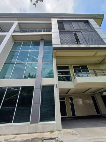 ขายโฮมออฟฟิต 4 ชั้น 600 ตร.ม. ห้องมุม ถนนรามอินทรา เขตคันนายาว ใกล้สวนสยาม