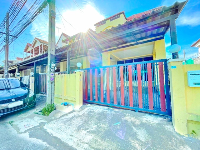 ใกล้ สวนหลวง ร.9 900 ม. ใหญ่มาก 2คูหา  24 ตร.ว.188ตร.ม. หลังหัวมุม เฉลิมพระเกียรติ ร.9 44-52 ประเวศ ทาวน์เฮาส์ 3 นอน 2 น้ำ