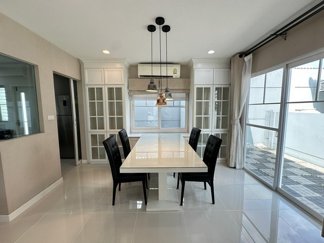 ให้เช่า บ้านเดี่ยว ใกล้โรงเรียนนานาชาติคองคาเดียล และ สนามกอล์ฟเมืองแก้ว และเพียง 1.5กิโลเมตร ถึง เมกะ บางนา หมู่บ้าน ชัยพฤกษ์ บางนา กม.7 