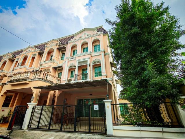 ให้เช่าทาวน์โฮม 3 ชั้น รีโนเวทใหม่ 4 ห้องนอน The URBAN สาทร เพียง 4 นาทีถึง BTS บางหว้า พร้อมเข้าอยู่ทันที 