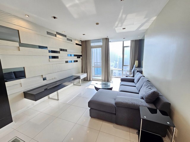 Condo For Sale "Athenee Residence " -- 2 Beds 121 Sq.m. 28 Million Baht -- Close to Ploenchit BTS station about 200 meters!
