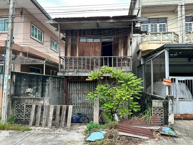ที่ดินศรีราชา พร้อมสิ่งปลูกสร้าง เขตชุมชน ใจกลางเมือง FP-L02102 