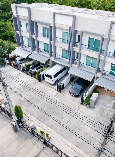 สุขุมวิท77 ทาวน์โฮม 3 ชั้น 3 นอน 3 น้ำ ใกล้แยกอ่อนนุช 17 300 ม.บ้านกลางเมือง ขนาด 20 ตร.ว. 177 ตร.ม.โลตัส สุขุมวิท50 1.8 กม.