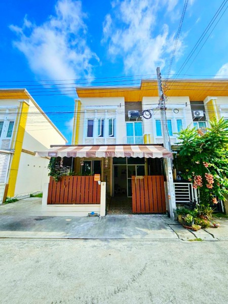 ตลาดลานบุญ. ทาวน์โฮม 2 ชั้นหลังมุมตรงข้ามโรบินสัน ลาดกระบัง 600ม.  2 น้ำ 20 ตร.วา.160 ตร.ม. 3 นอน ตลาดลานบุญ 700 ม.