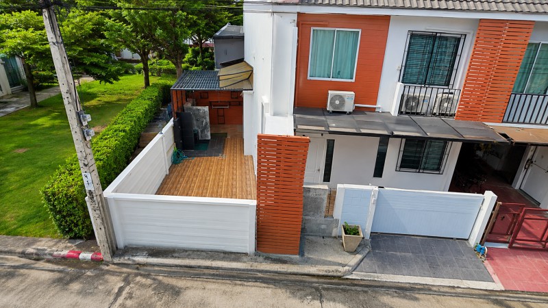 รีโนเวทใหม่ พร้อมเฟอร์ฯ เดอะคริสตัล เอกมัย-รามอินทรา 900 ม. 28 ตร.ว.224 ตร.ม. ใกล้วัดลาดปลาเค้า 700 ม. ทาวน์โฮม 2 ชั้น หลังมุม 3นอน 2 น้ำ