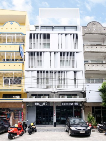 BH4214 ให้เช่าอาคารพาณิชย์ 5.5 ชั้น 2 คูหา รัตนาธิเบศร์ ใกล้ MRT ไทรม้า เพียง 250 เมตร พื้นที่ 884 ตร.ม.
