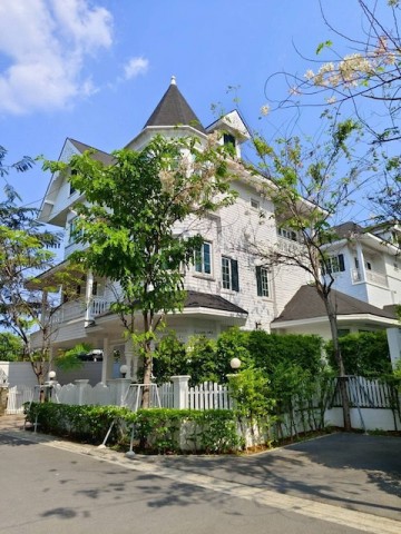 BH4232 ให้เช่าบ้านเดี่ยวหรู 3 ชั้น โครงการ Fantasia Villa Bangna ใกล้ MRT ศรีเอี่ยม บ้านพร้อมอยู่ ใกล้โรงเรียนนานาชาติและเมกาบางนา